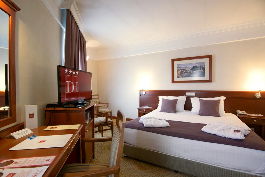 ดิล่า โฮเต็ล Hotel อิสตันบูล ภายนอก รูปภาพ
